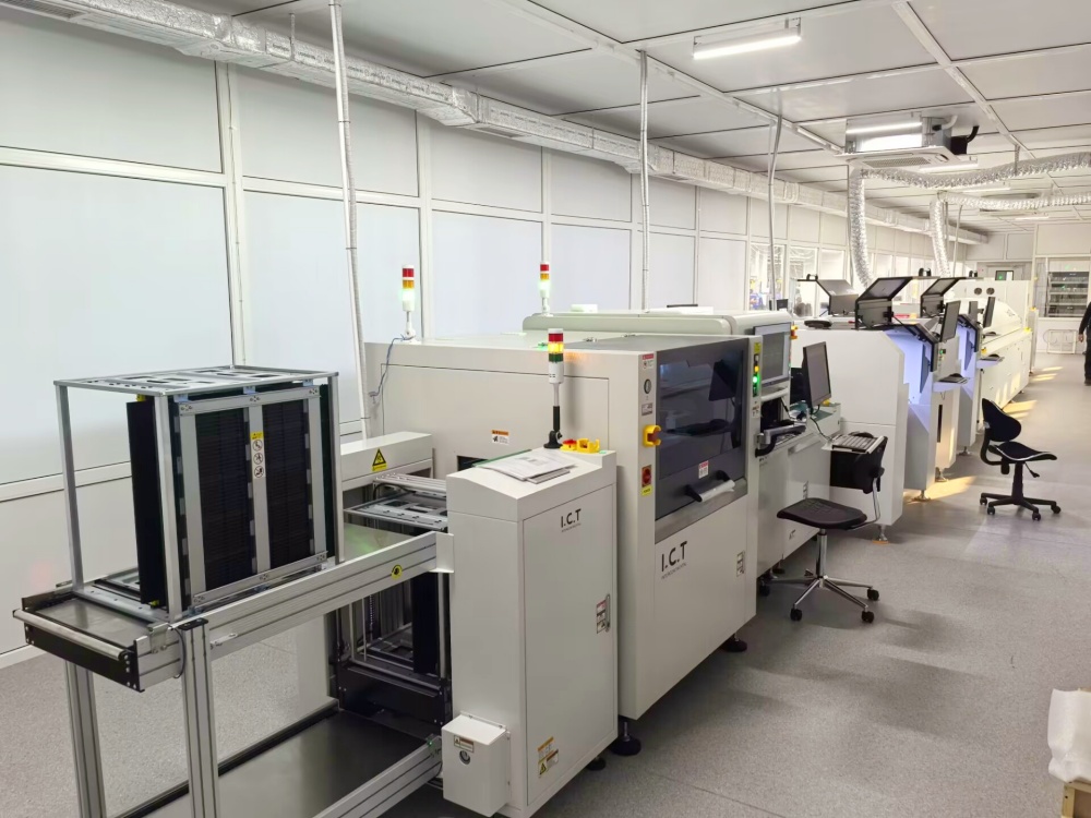 I.C.T SMT Linha na Europa 01.jpg