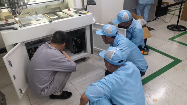 I.C.T Máquina de Depaneling na Indonésia