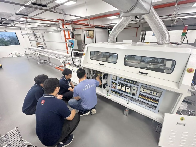 I.C.T Instala&ccedil;&atilde;o no local e suporte para treinamento de engenheiros