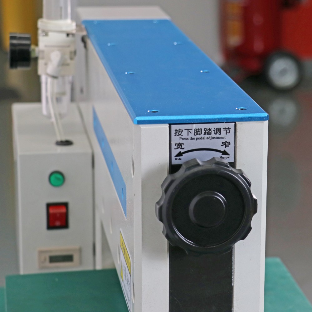 I.C.T-GV330 | M&aacute;quina de corte em V tipo guilhotina PCB