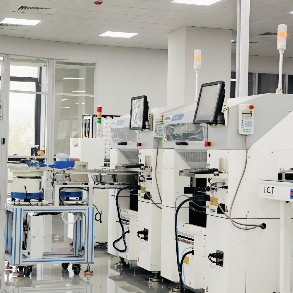 JUKI JM-100 | Máquina de inserção componente PTH do formulário impar do equipamento automático de alta velocidade do MERGULHO de JUKI