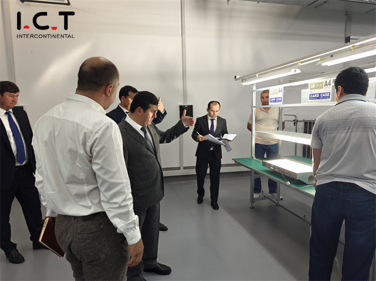 O prefeito do Tajiquistão visita a máquina smt I.C.T