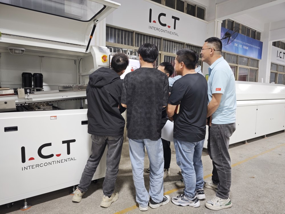 Engenheiros I.C.T melhoram habilidades para apoiar projetos SMT globais