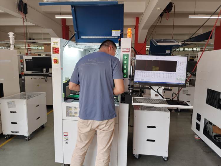I.C.T Engenheiro conclui teste pr&eacute;-embarque para m&aacute;quina de revestimento conformal.jpg