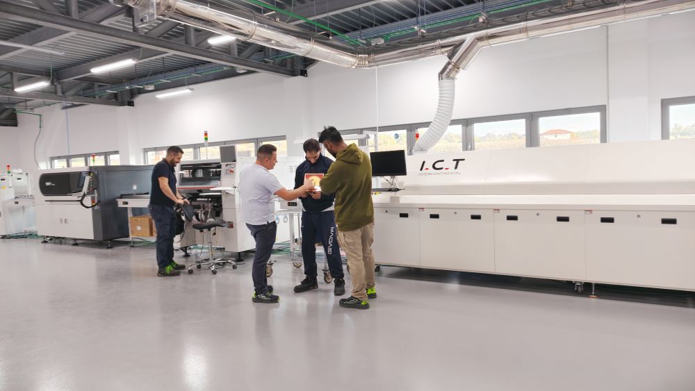 I.C.T LED Linha de produ&ccedil;&atilde;o de tiras na It&aacute;lia 03.jpg